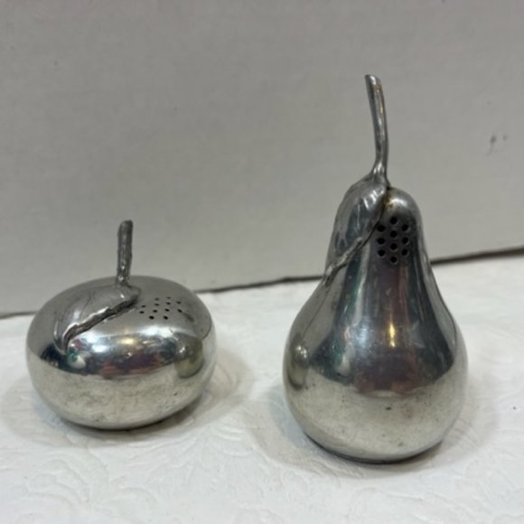 VTG Kirk Pewter by Hanle Salt & Pepper Shakers Pear Apple - Picture 1 of 8